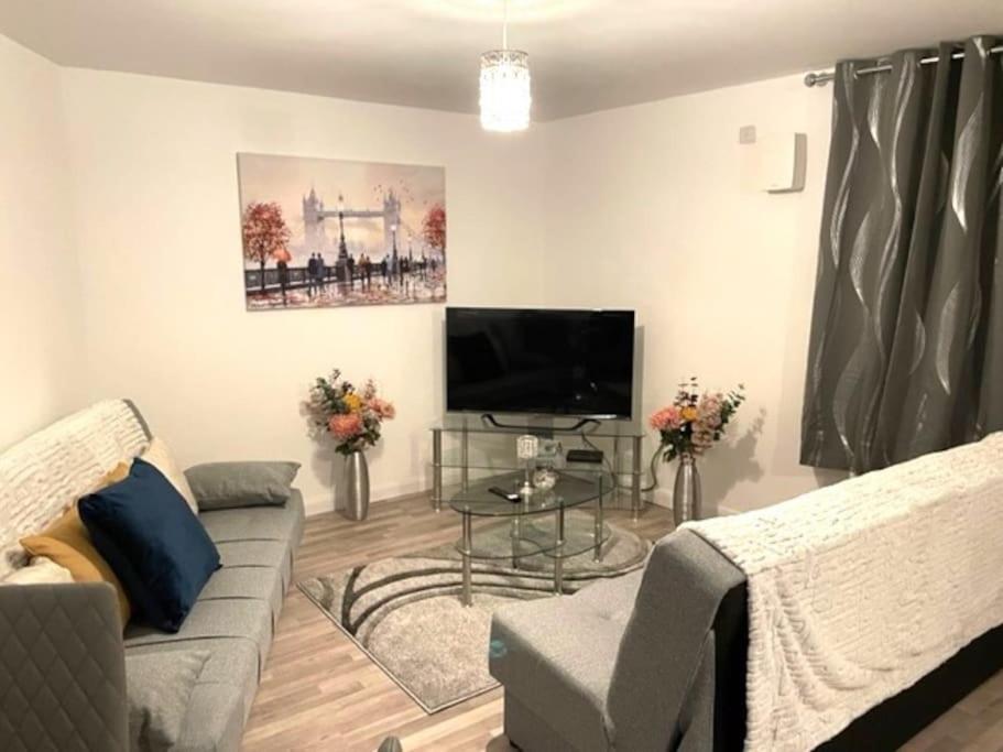 Supreme - 1 Bedroom Apart Sleeps 4 Short/Long Stay Gillingham  Eksteriør billede